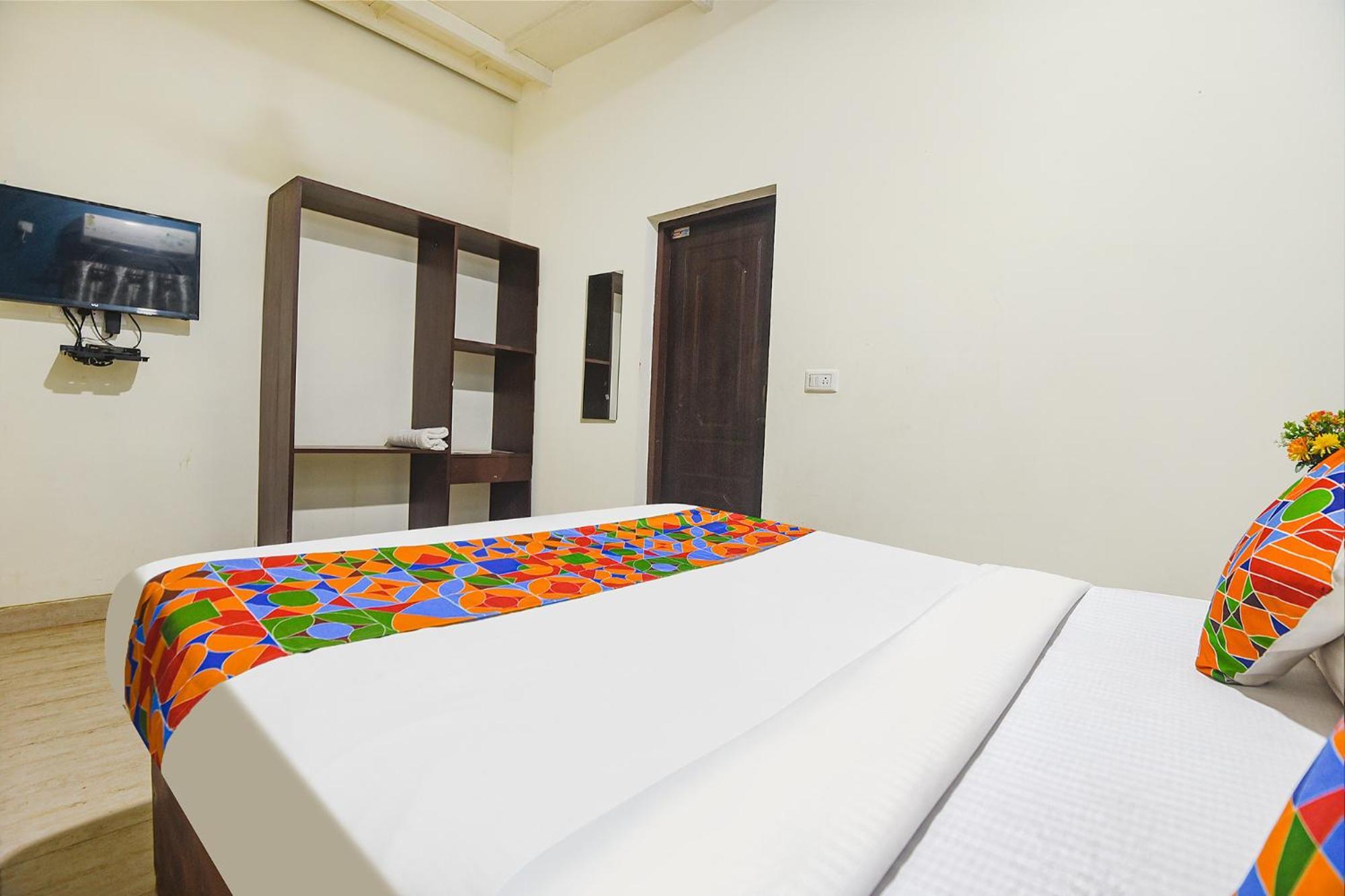 Fabhotel Rj 18 Beach Resort - Nr Baga Beach Екстериор снимка